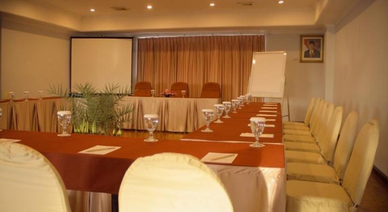 Weta International Hotel Surabaya Exterior foto